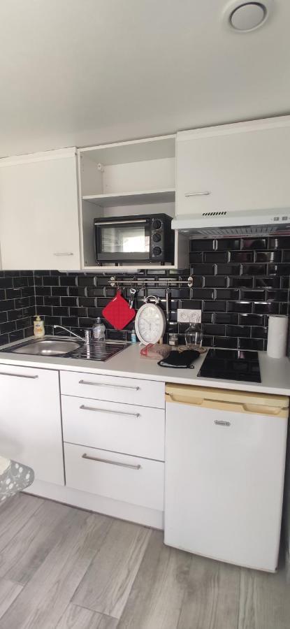 Petit Logement Sur Jardin Apartman Saint-Herblain Kültér fotó